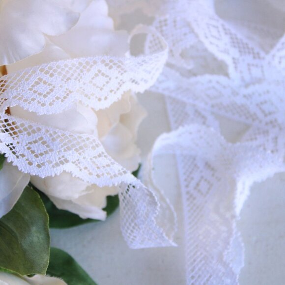 Vintage Lace Trim, White 7/8" Wide, 3 Yards - Picture 2 of 10